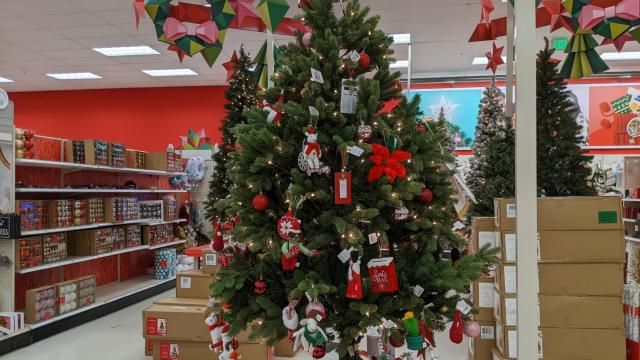 https://images.wral.com/asset/5oys/smartshopper/2023/12/19/21203150/Christmas_Tree_decorated_at_Target_FP_2023-DMID1-61blx6x7c-640x360.jpg?w=640&h=360
