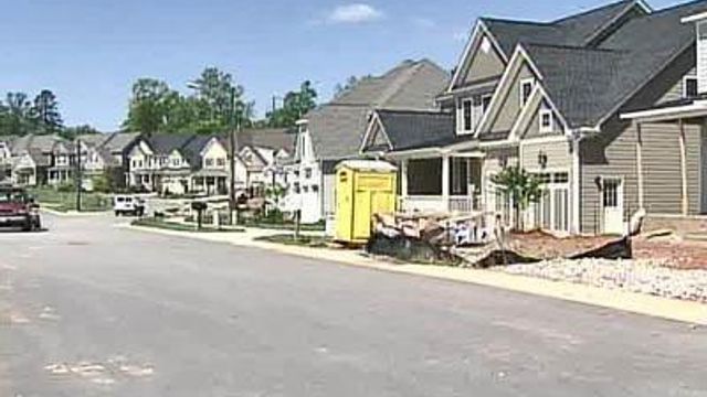 Rising foreclosure rates pinch home builders