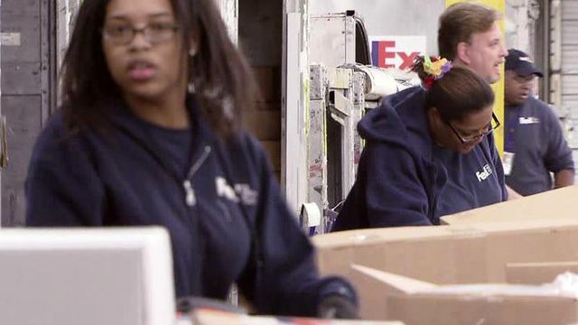 FedEx expects record day for holiday shipping