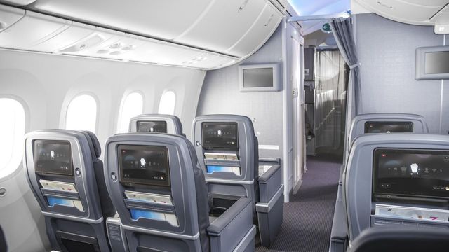 Frontier, Spirit adding extra inch to middle seats ... for a cost