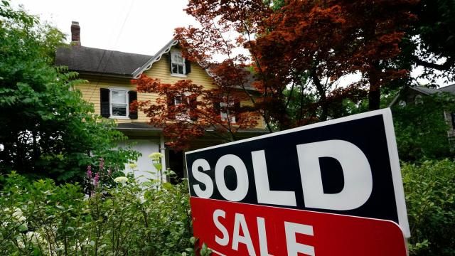 FILE - A sale sign stands outside a home in Wyndmoor, Pa., Wednesday, June 22, 2022. The National Association of Realtors has agreed on Friday, March 15, 2024, to pay $418 million and change its rules to settle lawsuits claiming homeowners have been unfairly forced to pay artificially inflated agent commissions when they sold their home. (AP Photo/Matt Rourke, File) FILE - A sale sign stands outside a home in Wyndmoor, Pa., Wednesday, June 22, 2022. The National Association of Realtors has agreed on Friday, March 15, 2024, to pay $418 million and change its rules to settle lawsuits claiming homeowners have been unfairly forced to pay artificially inflated agent commissions when they sold their home. (AP Photo/Matt Rourke, File)