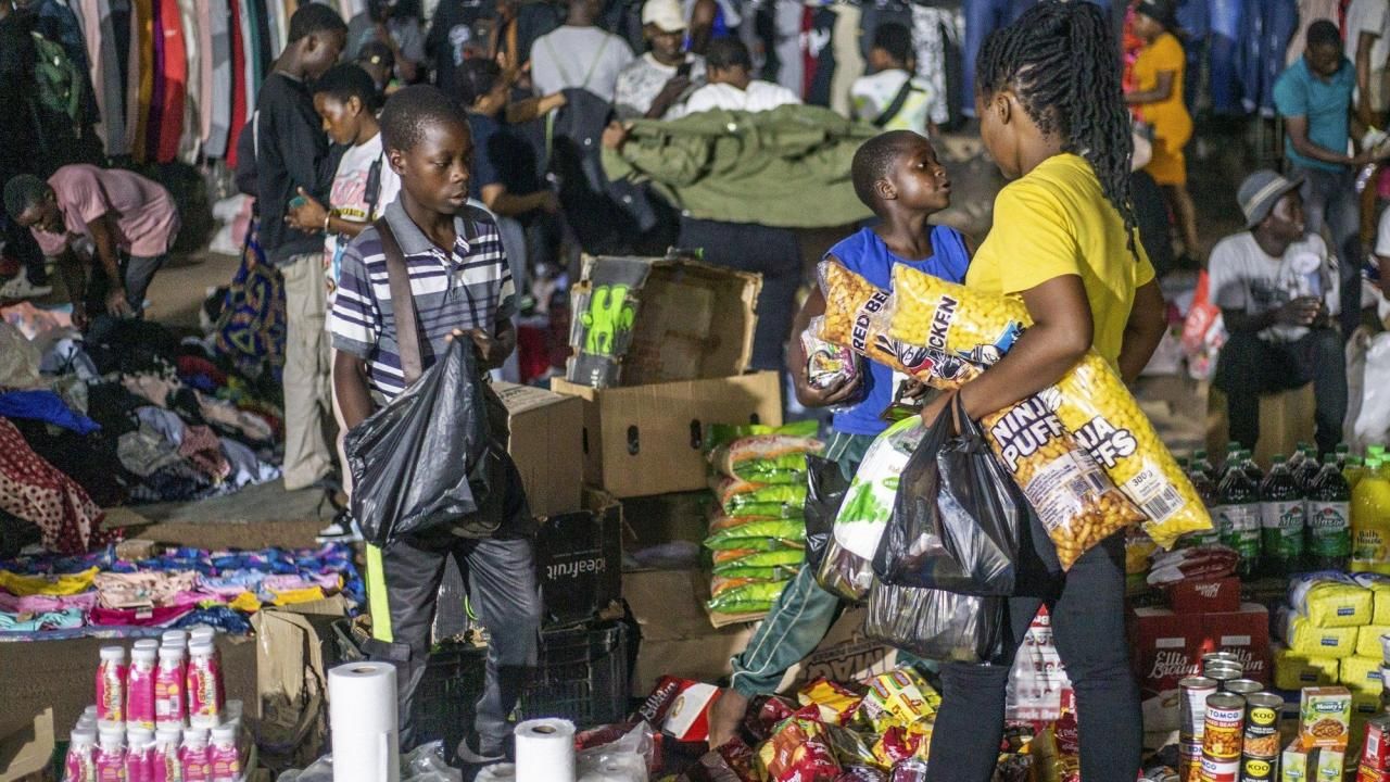 Zimbabwe&rsquo;s new currency woes hit traditional stores while illegal 