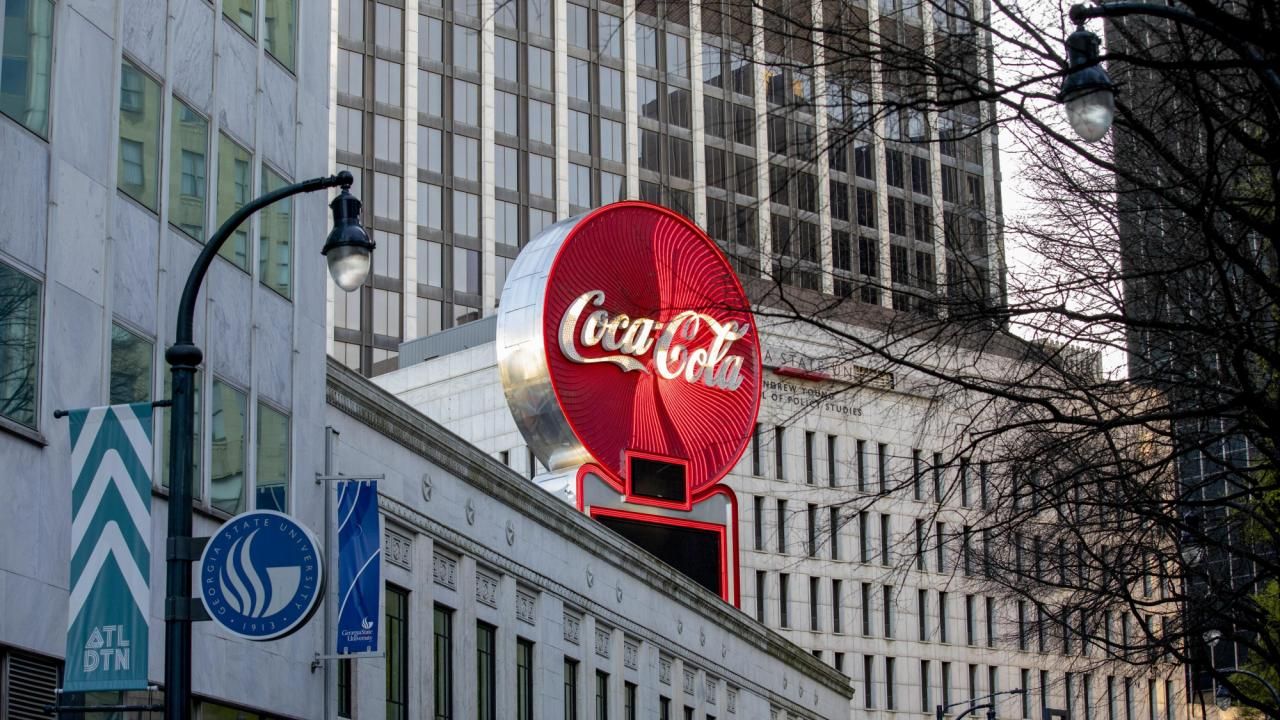 Trump says Coca-Cola agreed to use real cane sugar in US | Reuters, image size:1280x720