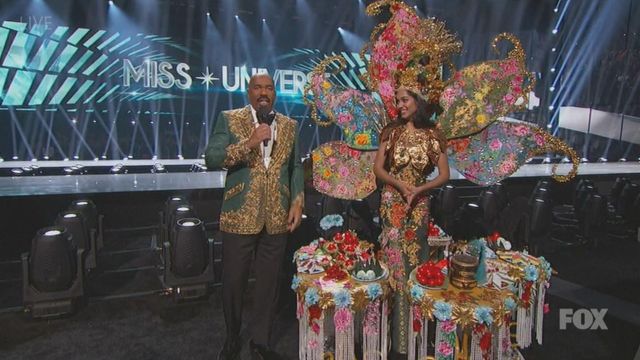 Steve Harvey announces wrong contestant at Miss Universe