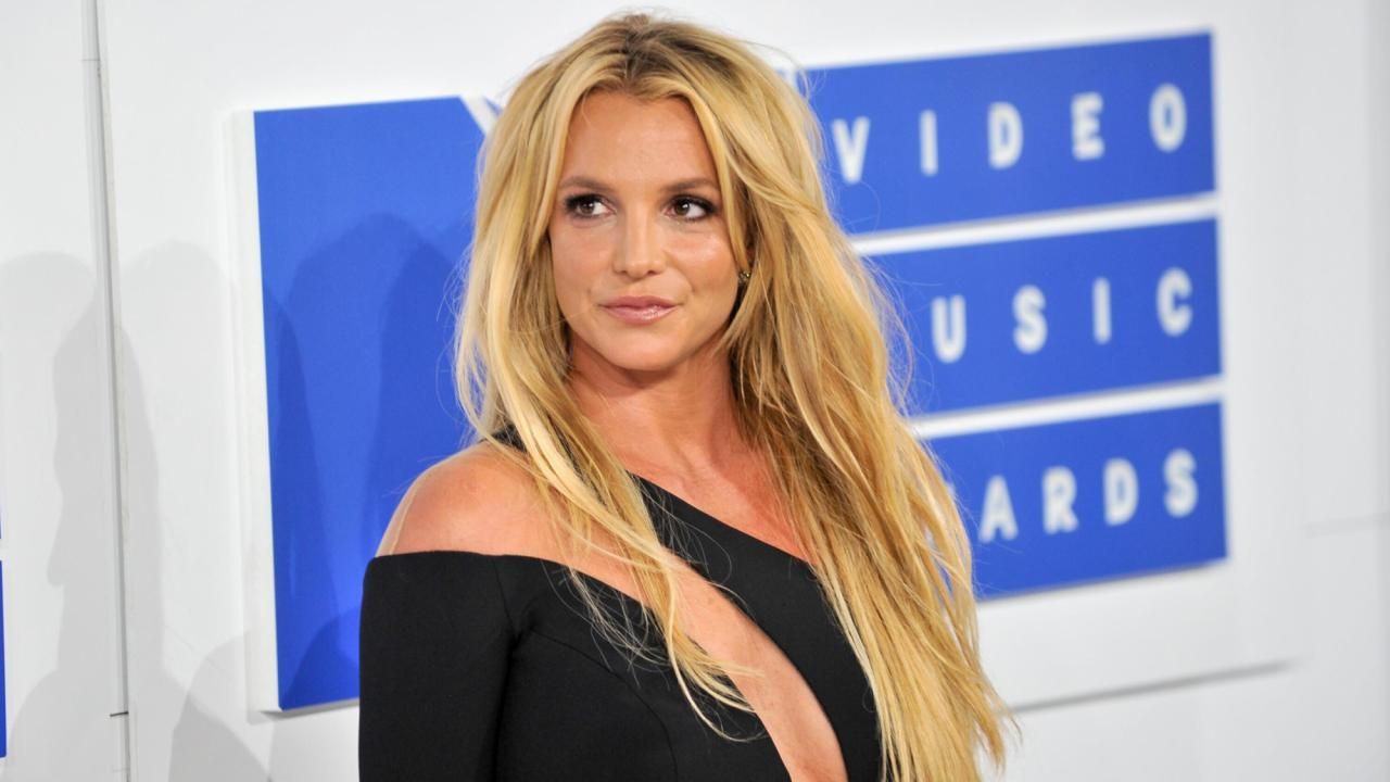 Britney Spears explains topless posting spree