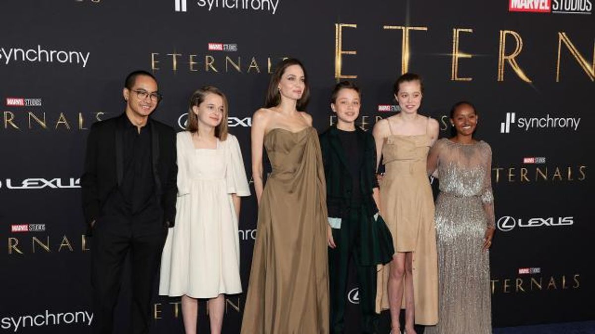 Angelina Jolie and children