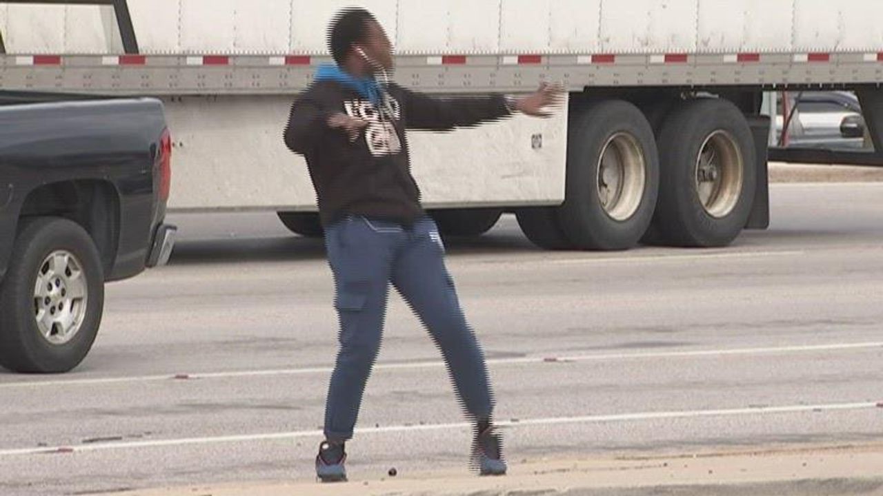 Dancing man in Texas makes rush hour fun