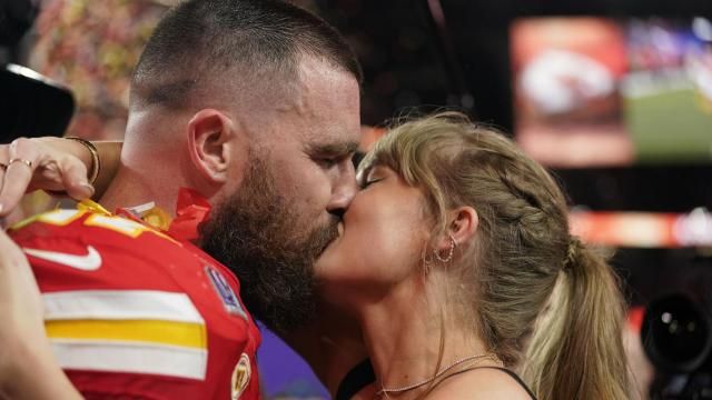 Taylor Swift kisses Kansas City Chiefs tight end Travis Kelce after the NFL Super Bowl 58 football game against the San Francisco 49ers, Sunday, Feb. 11, 2024, in Las Vegas. The Chiefs won 25-22 against the 49ers. (AP Photo/Brynn Anderson) Taylor Swift kisses Kansas City Chiefs tight end Travis Kelce after the NFL Super Bowl 58 football game against the San Francisco 49ers, Sunday, Feb. 11, 2024, in Las Vegas. The Chiefs won 25-22 against the 49ers. (AP Photo/Brynn Anderson)