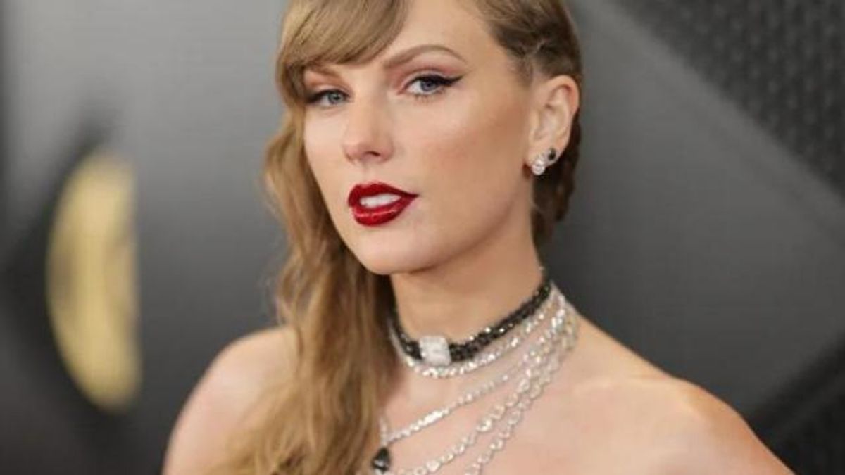 Taylor Swift donates $100K to family of woman killed at Kansas City ...