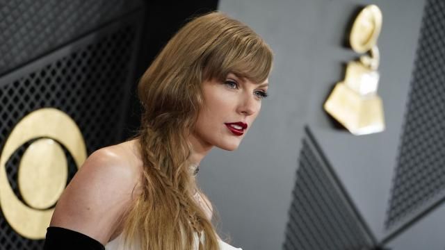 FILE - Taylor Swift arrives at the 66th annual Grammy Awards on Feb. 4, 2024, in Los Angeles. A photographer told police he was punched in the face by Taylor Swift’s father on the Sydney waterfront on Tuesday, Feb. 27, 2024, hours after the pop star’s Australian tour ended. (Photo by Jordan Strauss/Invision/AP, File) FILE - Taylor Swift arrives at the 66th annual Grammy Awards on Feb. 4, 2024, in Los Angeles. A photographer told police he was punched in the face by Taylor Swift’s father on the Sydney waterfront on Tuesday, Feb. 27, 2024, hours after the pop star’s Australian tour ended. (Photo by Jordan Strauss/Invision/AP, File)