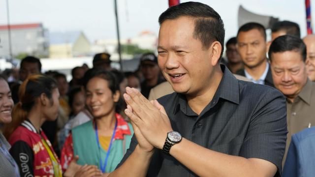 FILE - Cambodian Prime Minister Hun Manet greets garment workers at Prey Speu village outside Phnom Penh, Cambodia, on Aug. 29, 2023. Manet has ordered a ban on musical horns, after videos posted on social media showed people dancing on roads and roadsides as passing trucks blasted rhythmic little tunes. Hun Manet called on the Ministry of Public Works and Transportation and police to immediately take action against any vehicle whose normal horn has been replaced by a tune-playing one by ripping it out and restoring the standard honking type. (AP Photo/Heng Sinith, File) FILE - Cambodian Prime Minister Hun Manet greets garment workers at Prey Speu village outside Phnom Penh, Cambodia, on Aug. 29, 2023. Manet has ordered a ban on musical horns, after videos posted on social media showed people dancing on roads and roadsides as passing trucks blasted rhythmic little tunes. Hun Manet called on the Ministry of Public Works and Transportation and police to immediately take action against any vehicle whose normal horn has been replaced by a tune-playing one by ripping it out and restoring the standard honking type. (AP Photo/Heng Sinith, File)
