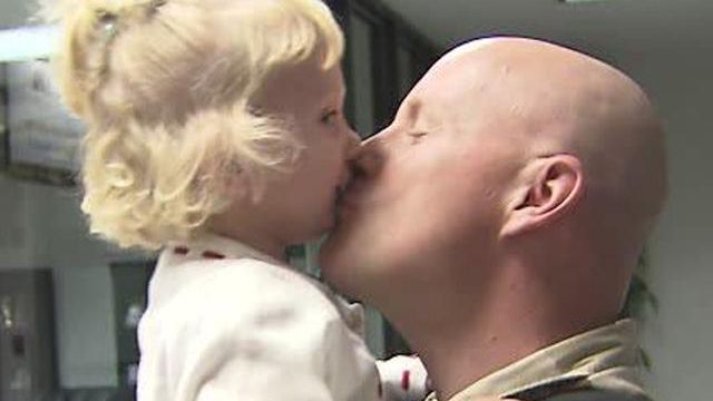 Soldier dad surprises daughter with early return