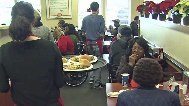 Christmas tradition brings diners, volunteers fulfillment