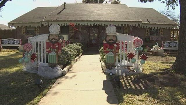 Gingerbread Fantasyland home creates holiday spirit, helps neighbor battling cancer