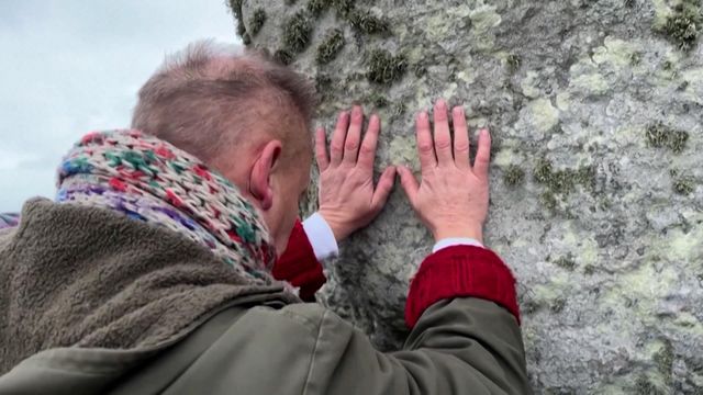 At Stonehenge, ancient traditions mark winter solstice