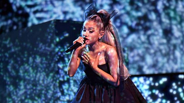 Ariana Grande pays tribute to Manchester victims