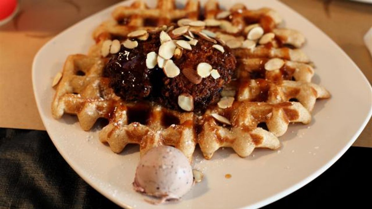 Chicken & Waffles