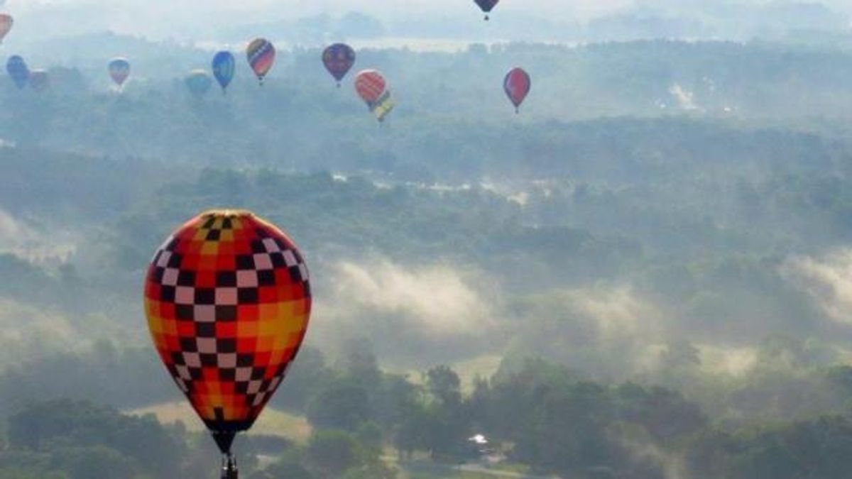 Hot air balloon images (Courtesy of Brian Hoyle)
