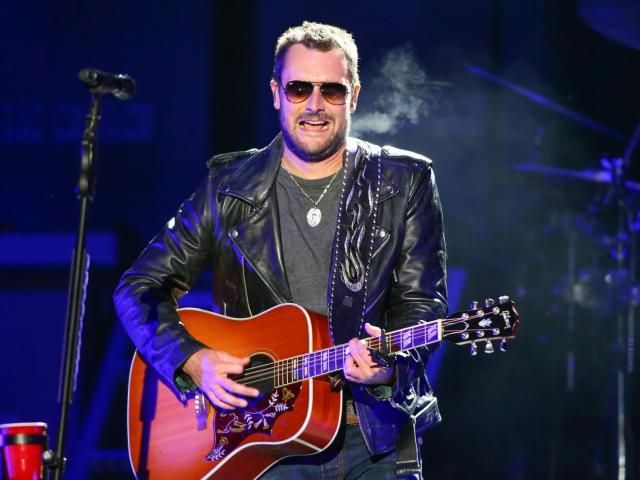 埃里克·丘奇(Eric Church)在飓风“海琳”(Helene)过后为北卡罗来纳州献唱新歌《至暗时刻》(Darkest Hour)