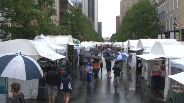 Artsplosure brings out local artists, lots of umbrellas 
