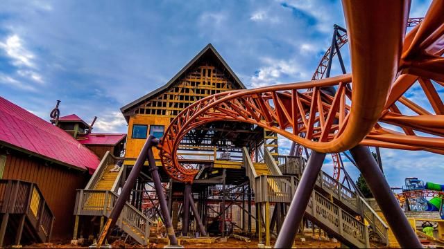 Six Flags to merge with Carowinds' parent company, open new HQ in Charlotte