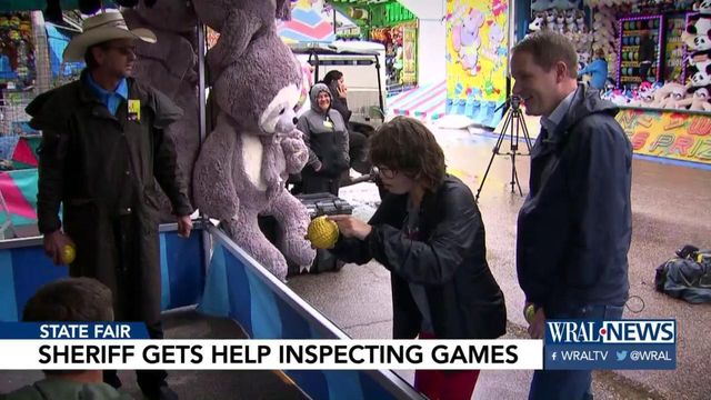 Kids help sheriff test if State Fair games are fair