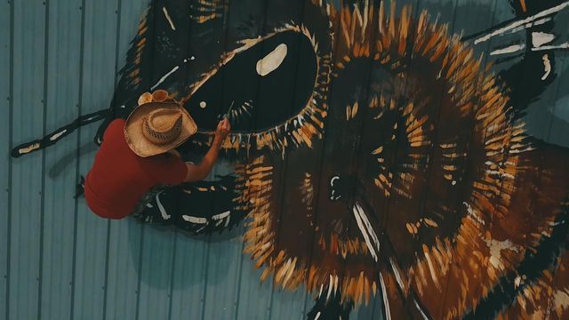Artist brings bee mural project to NC