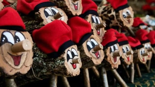 Catalonia: Caga Tió  (nito // Shutterstock)