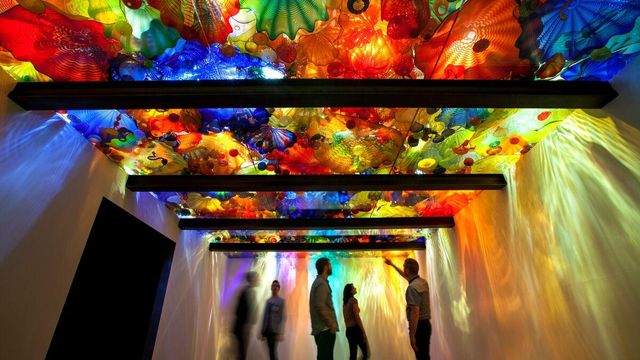 World-renowned glass artist brings work to Biltmore Estate