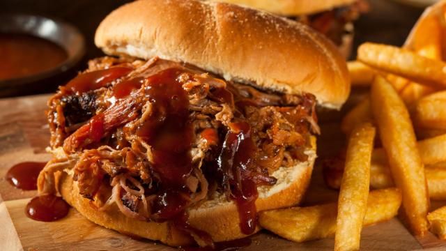 Barbeque Pulled Pork Sandwich with BBQ Sauce and Fries (Adobe Stock)