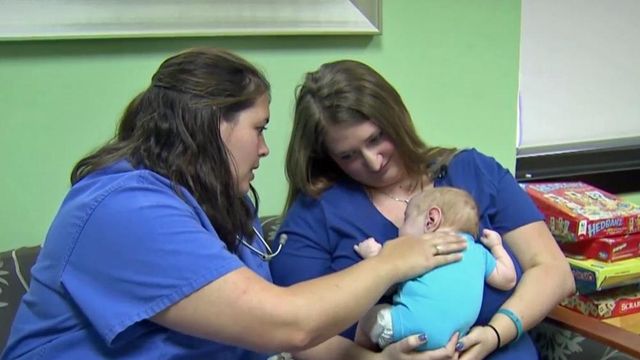 Maternity photos create bond between at-risk patient, nurse