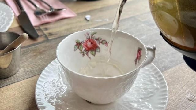 Sloane Heffernan: Tea for two