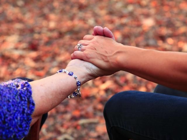 How to care for a loved one with dementia: 5 expert tips