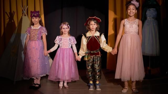 Children taking a bow after stage production (Adobe Stock) Children taking a bow after stage production (Adobe Stock)