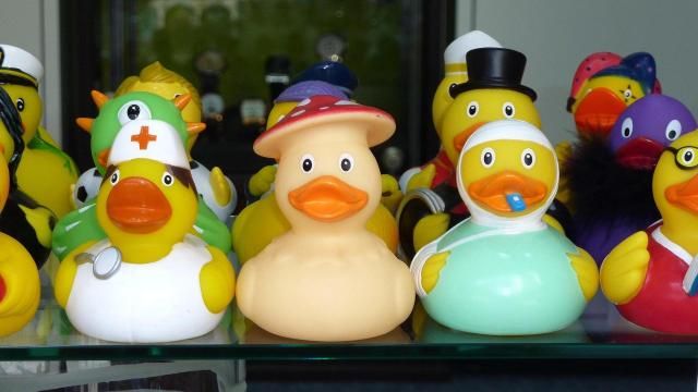 Rubber ducks (Image by Maria from Pixabay)
