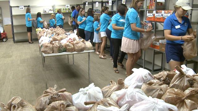 Junior Leaguers pack healthy food for those at summer camp