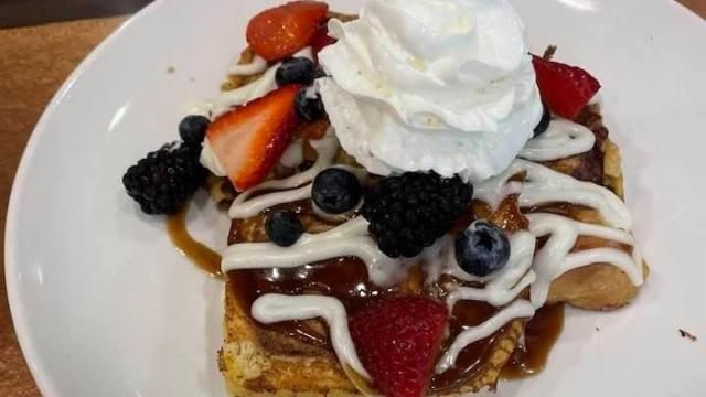 Another Broken Egg brunch
