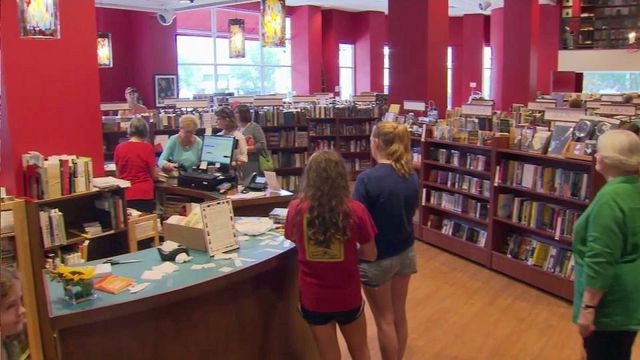 Quail Ridge Books opens in new location