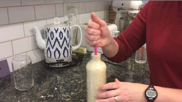 Easy experiment: Make a floating rice bottle