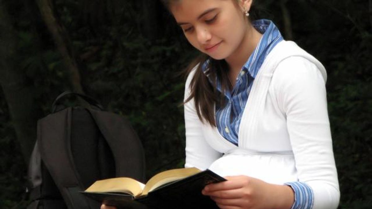 Reading books is a great way to prevent the summer slide