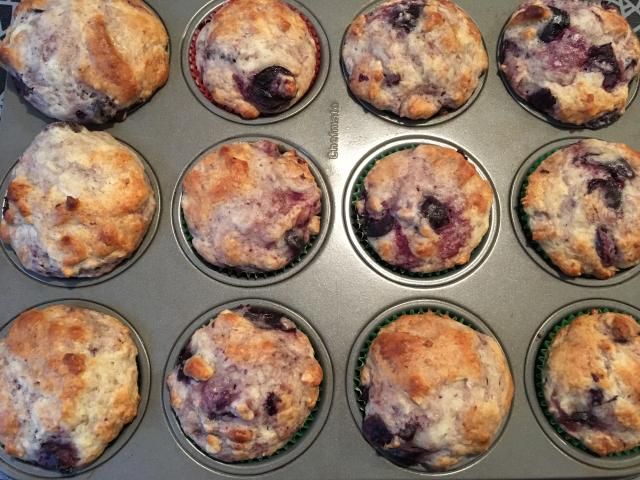 Almond cherry muffins