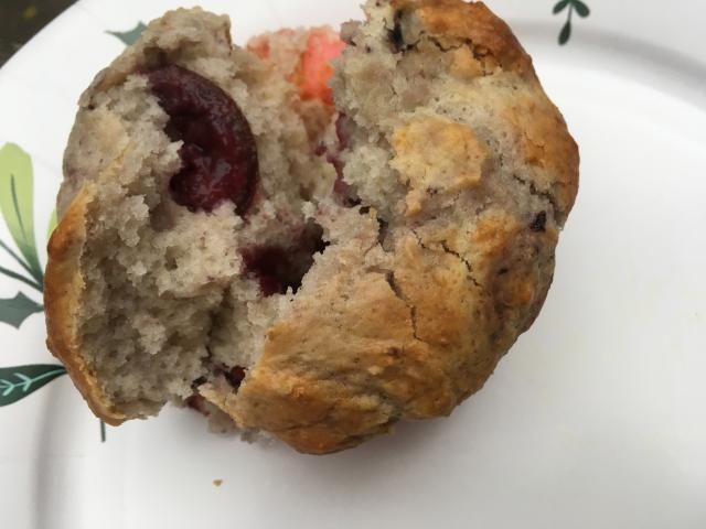 Almond cherry muffins