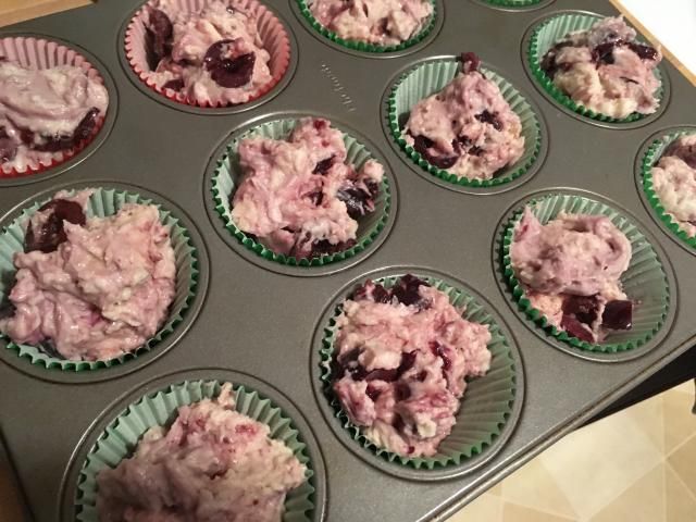 Almond cherry muffins