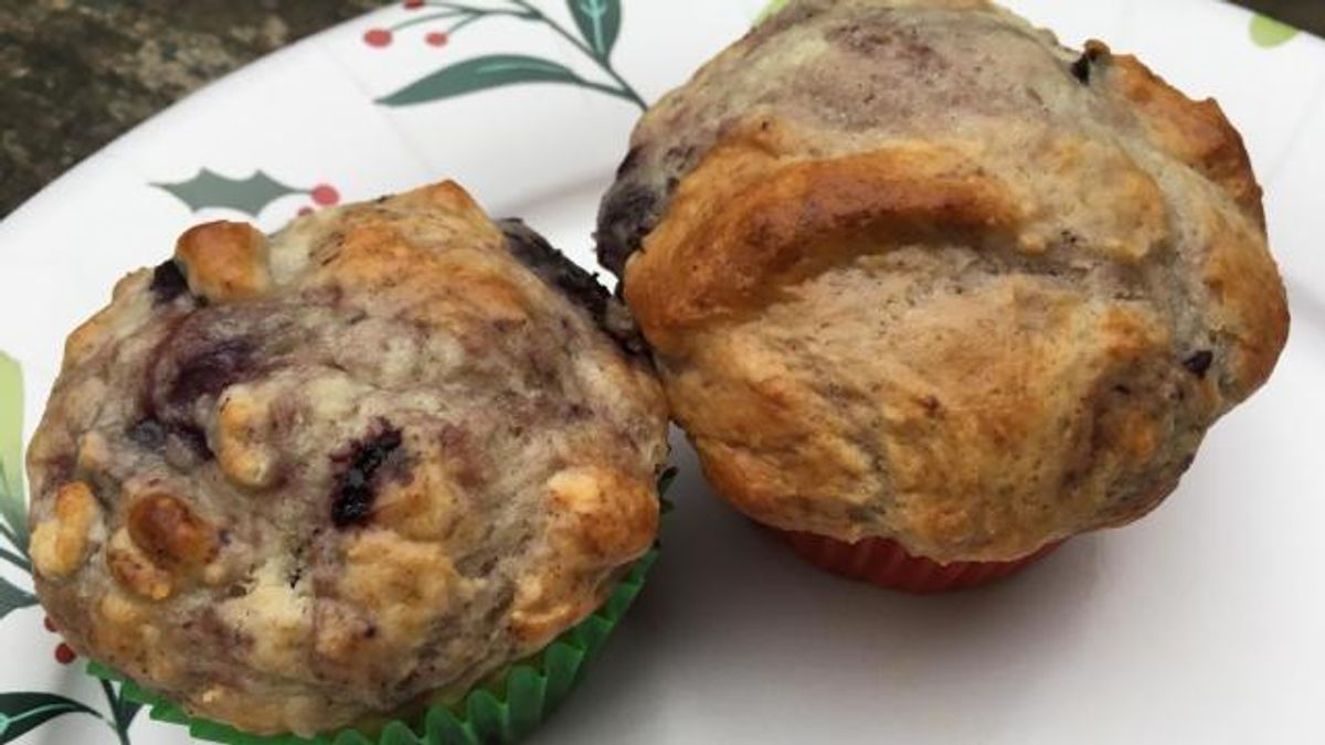 Almond cherry muffins