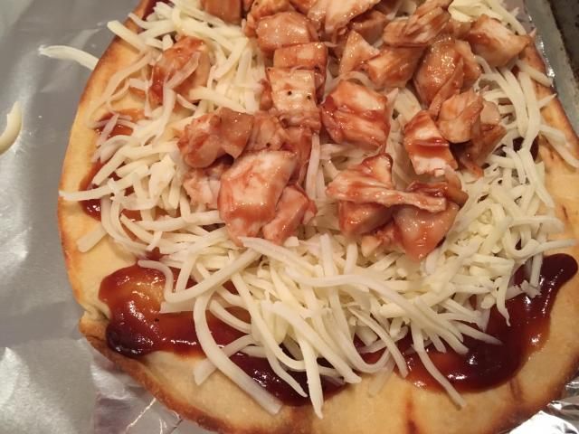 Naan pizza