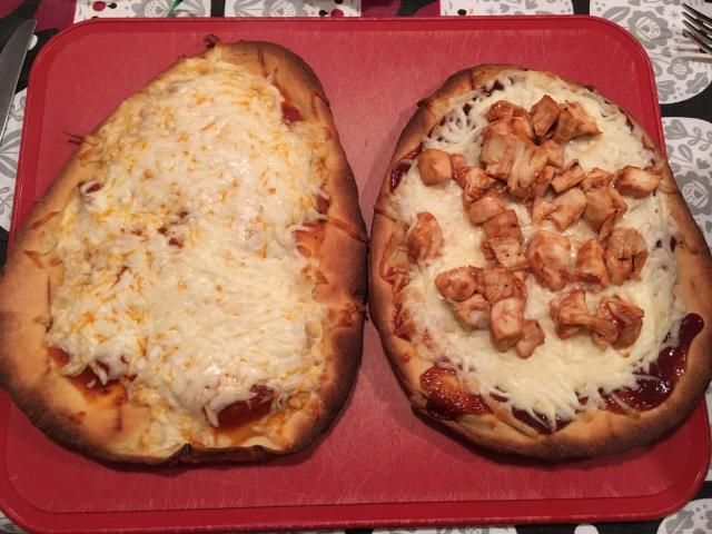 Naan pizza