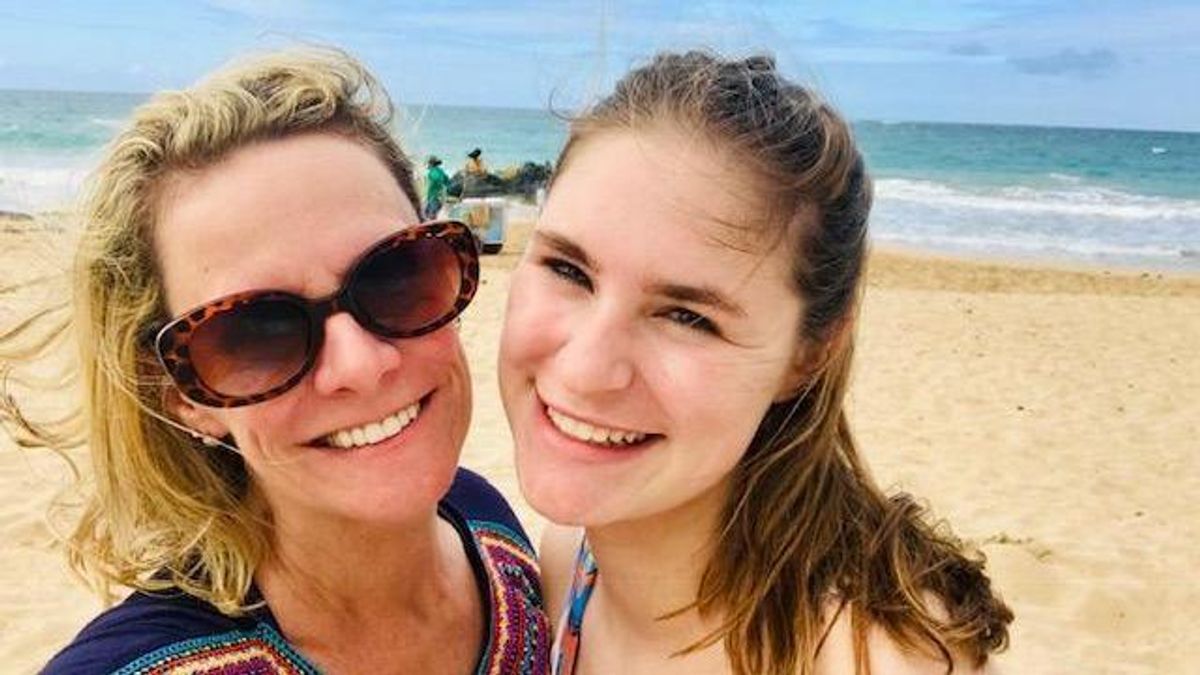 Amanda Lamb on vacation with her daughter 