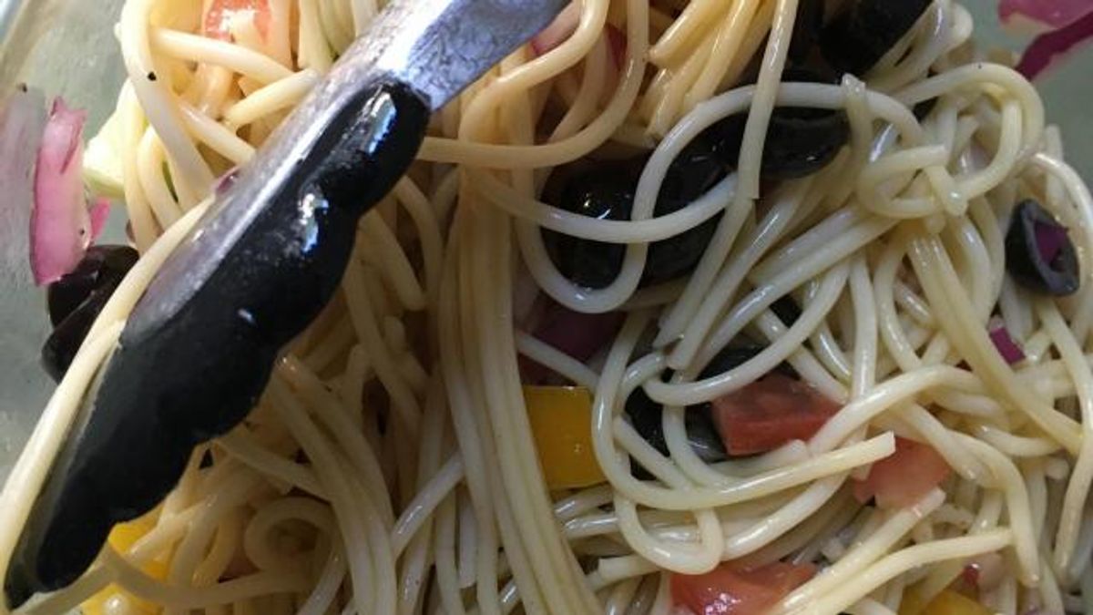 Spaghetti and vegetable salad
