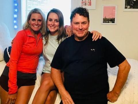 Amanda Lamb and her husband dropping her daughter off at college