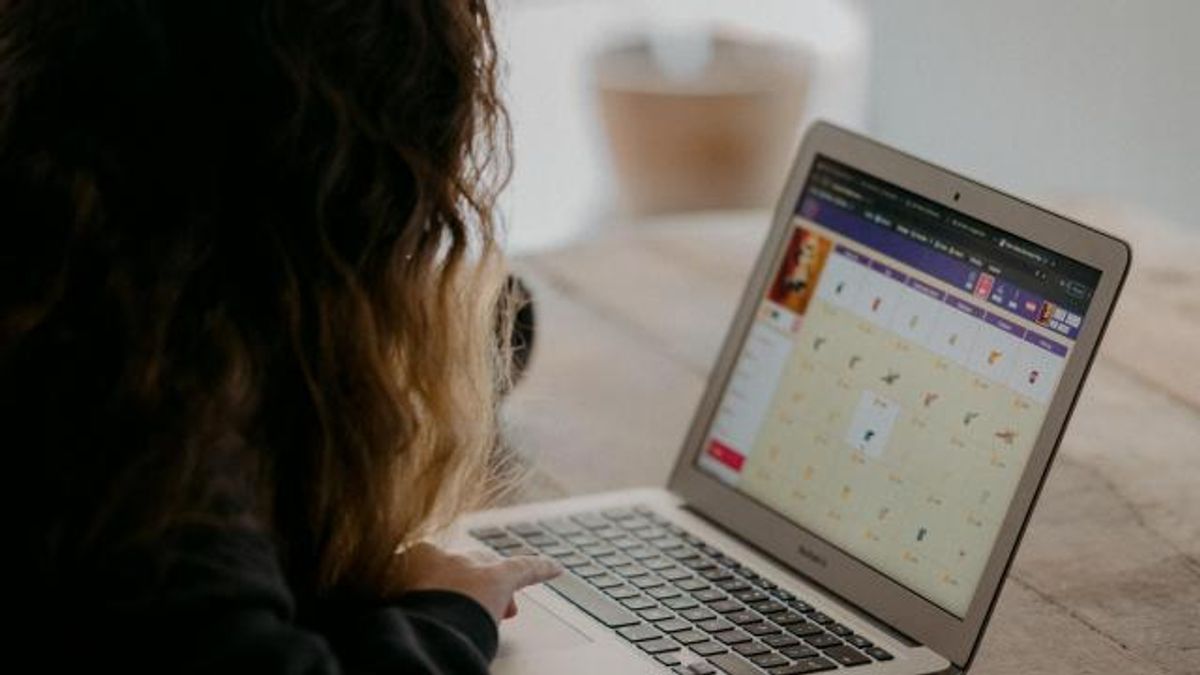 Girl, laptop, virtual activity
